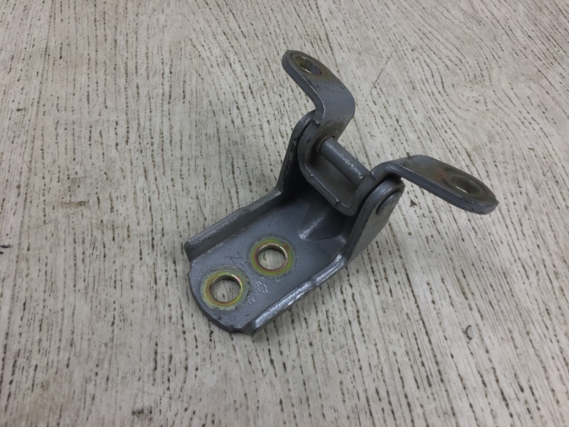 Петля двери нижняя передняя правая MURANO Z50 02-07 Петля двери нижняя передняя правая MURANO Z50 02-07