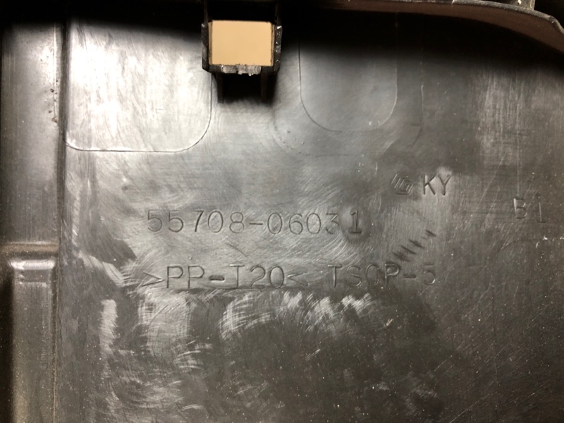 Пластик под лобовое стекло / Жабо TOYOTA CAMRY 30 02-06 2.4 2AZFE