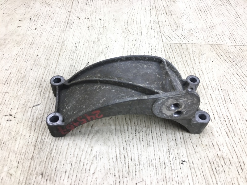 Запчасть кронштейн генератора AUDI Q7 05-15 06E 903 143 D Б/У Кронштейн генератора AUDI Q7 05-15 06E 903 143 D Б/У