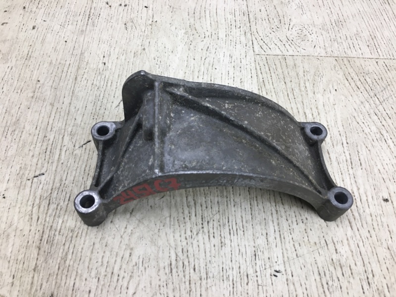 Кронштейн генератора Q7 05-15 Кронштейн генератора Q7 05-15