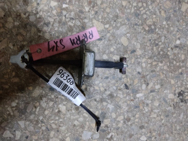 Ограничитель двери задний правый SUZUKI SX4 06-13 81830-57L01 Б/У