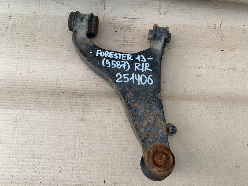 Рычаг задней подвески поперечный верхний правый SUBARU FORESTER 12-19 2018 2.5 20252SG001 Б/У