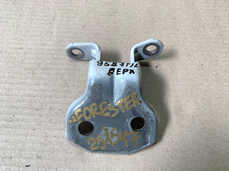 Петля двери верхняя передняя левая SUBARU FORESTER 12-19 2018 2.5 60079AG013 Б/У