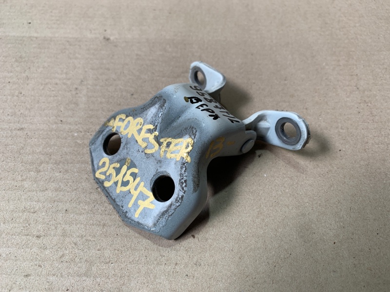 Петля двери верхняя передняя левая FORESTER 12-19 2018 2.5