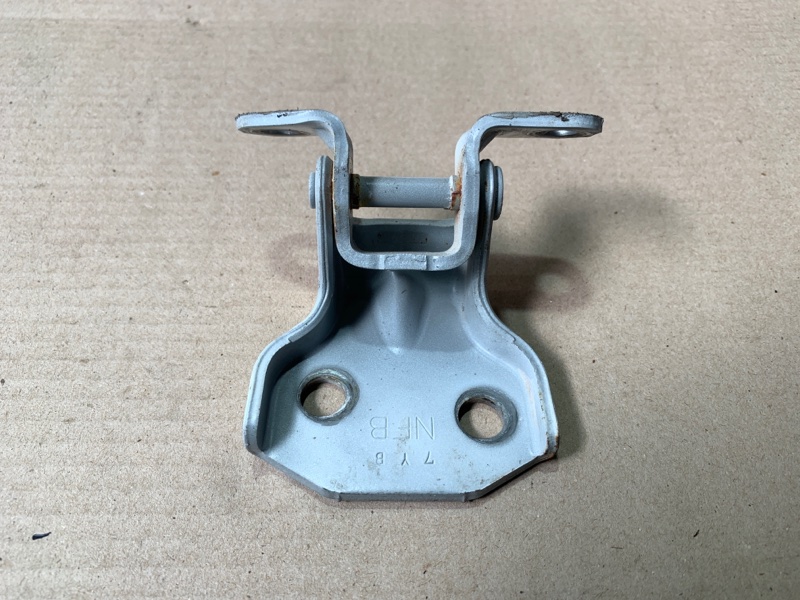 Петля двери верхняя передняя левая SUBARU FORESTER 12-19 2.5