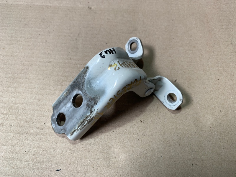 Петля двери нижняя задняя левая FORESTER 12-19 2018 2.5