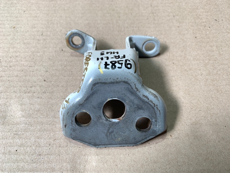 Петля двери нижняя передняя левая SUBARU FORESTER 12-19 2018 2.5 60079SG012 Б/У