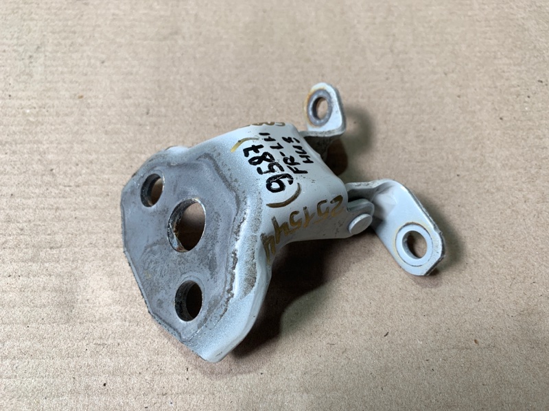 Петля двери нижняя передняя левая FORESTER 12-19 2018 2.5