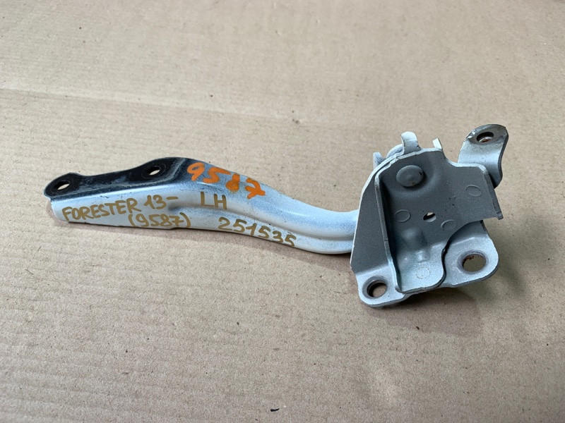 Петля капота левая SUBARU FORESTER 12-19 2018 2.5 57260SG0109P Б/У