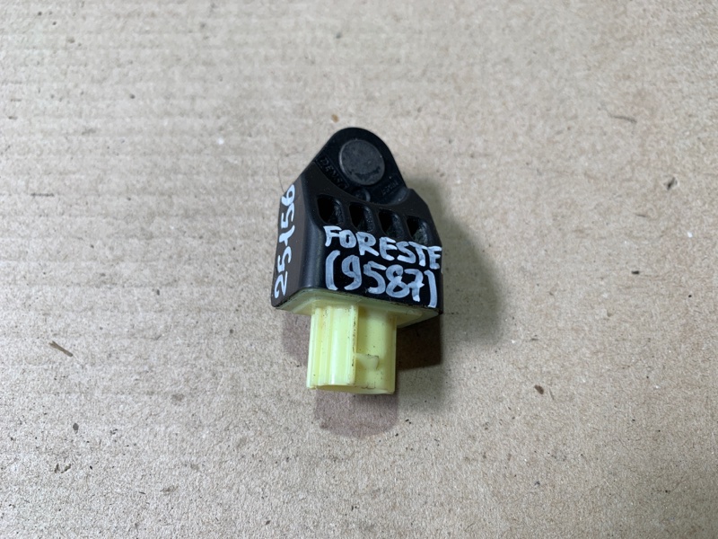 Датчик удара передний левый SUBARU FORESTER 12-19 2018 2.5 98237SG040 Б/У