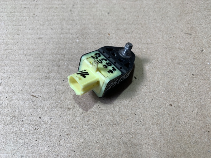 Датчик удара передний левый FORESTER 12-19 2018 2.5