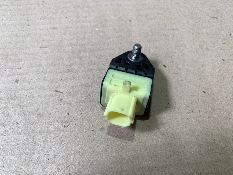 Датчик удара передний правый FORESTER 12-19 2018 2.5