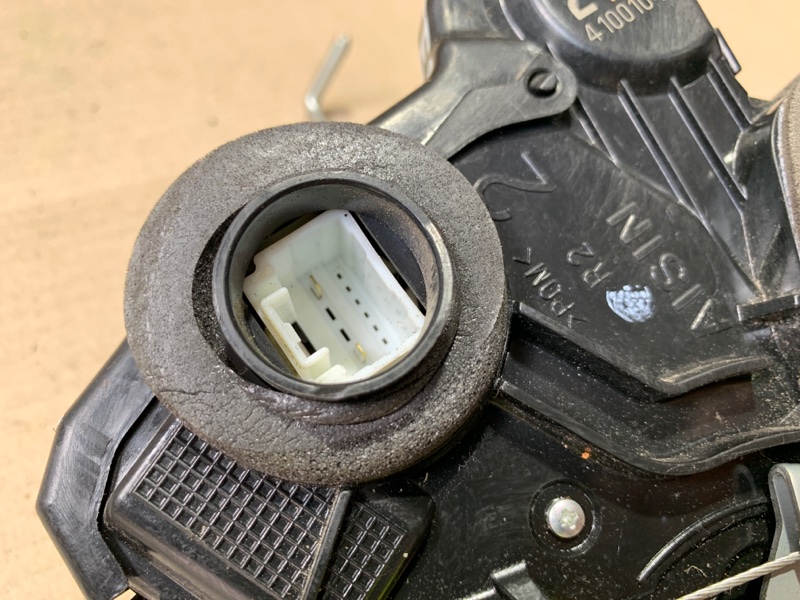 Замок двери передний правый FORESTER 12-19 2018 2.5