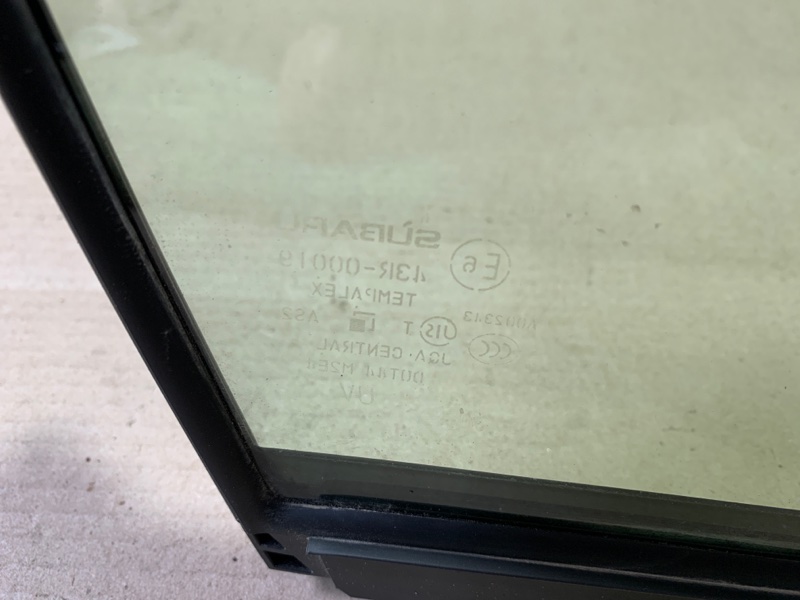 Стекло двери глухое переднее правое SUBARU FORESTER 12-19 2.5