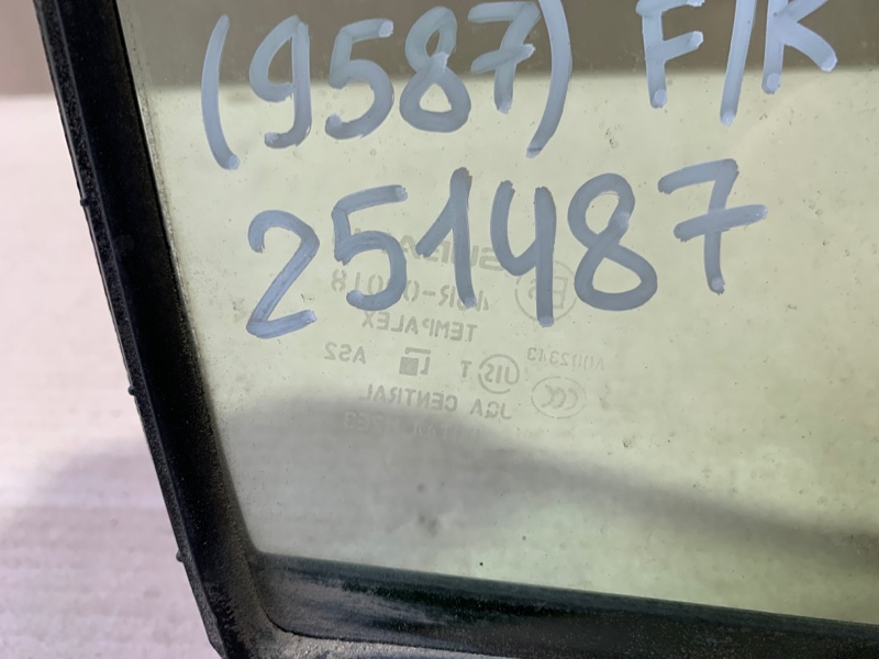 Стекло двери глухое переднее правое SUBARU FORESTER 12-19 2.5