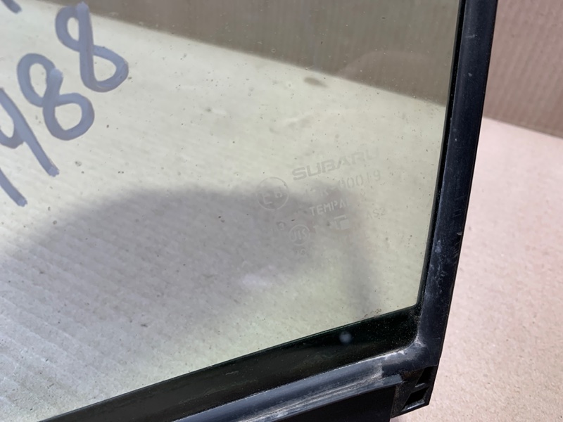 Стекло двери глухое переднее левое SUBARU FORESTER 12-19 2.5