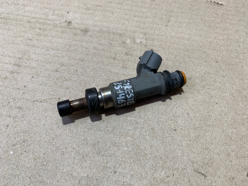 Запчасть форсунка топливная SUBARU FORESTER 12-19 2018 2.5 16611AA880 Б/У Форсунка топливная SUBARU FORESTER 12-19 2018 2.5 16611AA880 Б/У
