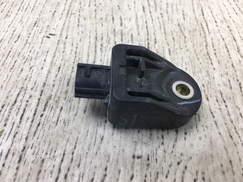 Запчасть датчик удара передний правый TOYOTA PRIUS - 30 09-17 89173-47030 Б/У Датчик удара передний правый TOYOTA PRIUS - 30 09-17 89173-47030 Б/У