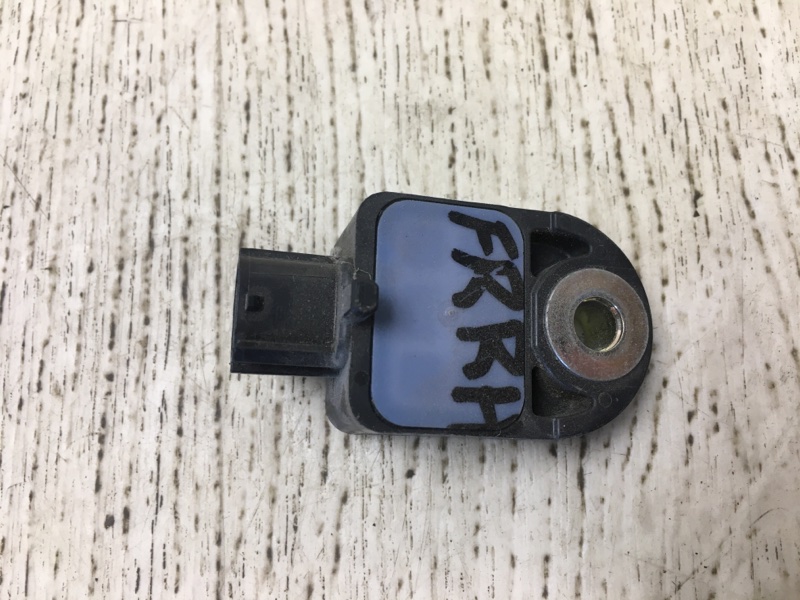 Датчик удара передний правый PRIUS - 30 09-17 Датчик удара передний правый PRIUS - 30 09-17