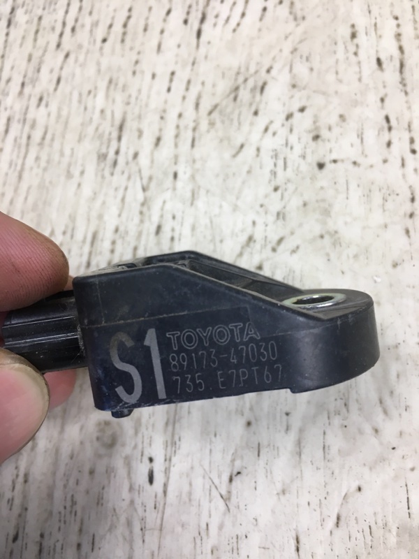 Датчик удара передний правый PRIUS - 30 09-17 Датчик удара передний правый PRIUS - 30 09-17