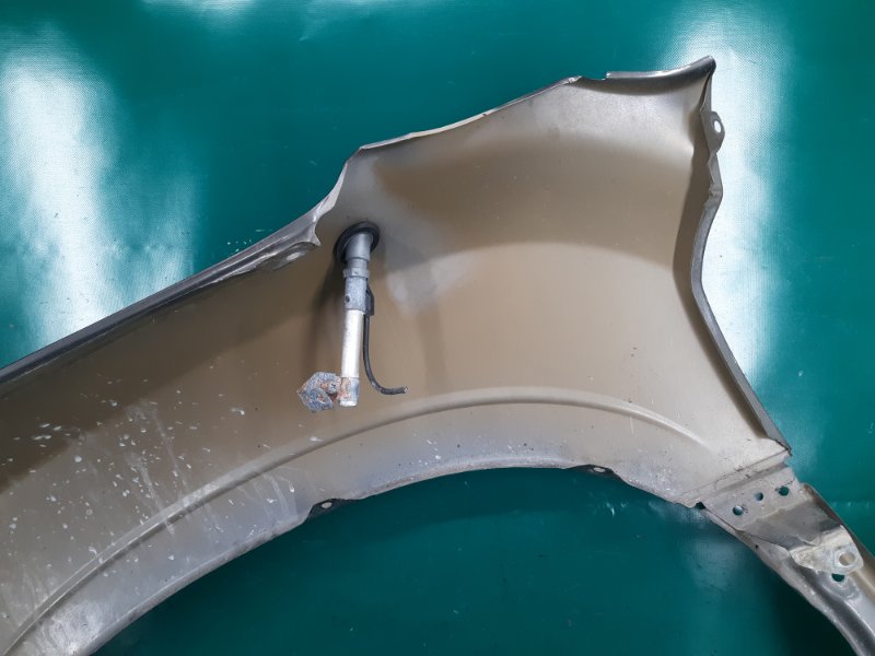 Крыло переднее правое ENDEAVOR 03-11 2003 Внедорожник 3.8