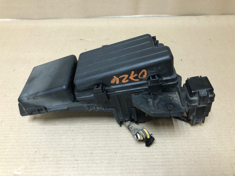 Блок предохранителей моторный отсек ACCORD USA 03-07 2007 UC1 J30A Блок предохранителей моторный отсек ACCORD USA 03-07 2007 UC1 J30A