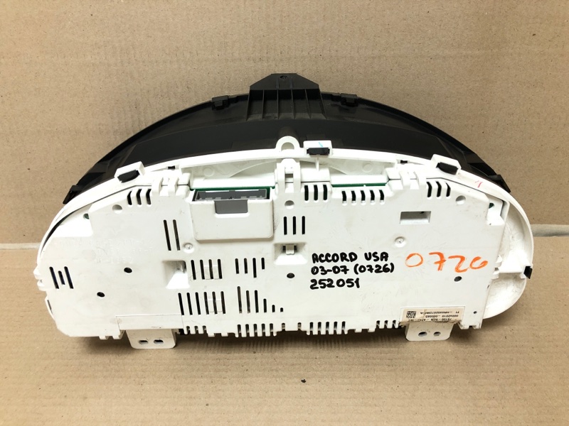 Панель приборов HONDA ACCORD USA 03-07 UC1 J30A