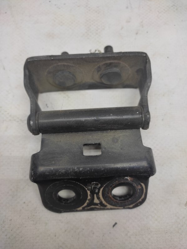 Петля крышки багажника правая MURANO Z50 02-07 Петля крышки багажника правая MURANO Z50 02-07