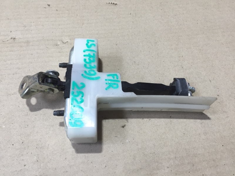 Запчасть ограничитель двери передний правый LEXUS LS460 06-12 2011 USF40 4.6 68610-50041 Б/У Ограничитель двери передний правый LEXUS LS460 06-12 2011 USF40 4.6 68610-50041 Б/У