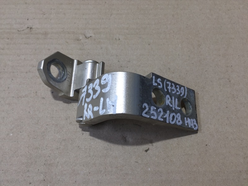 Запчасть петля двери нижняя задняя левая LEXUS LS460 06-12 2011 USF40 4.6 68780-30150 Б/У Петля двери нижняя задняя левая LEXUS LS460 06-12 2011 USF40 4.6 68780-30150 Б/У