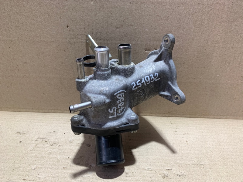 Запчасть корпус термостата LEXUS LS460 06-12 2011 USF40 4.6 16323-38030 Б/У Корпус термостата LEXUS LS460 06-12 2011 USF40 4.6 16323-38030 Б/У