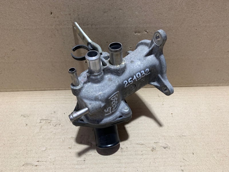 Корпус термостата LS460 06-12 2011 USF40 4.6 Корпус термостата LS460 06-12 2011 USF40 4.6