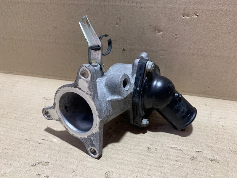 Корпус термостата LS460 06-12 2011 USF40 4.6 Корпус термостата LS460 06-12 2011 USF40 4.6