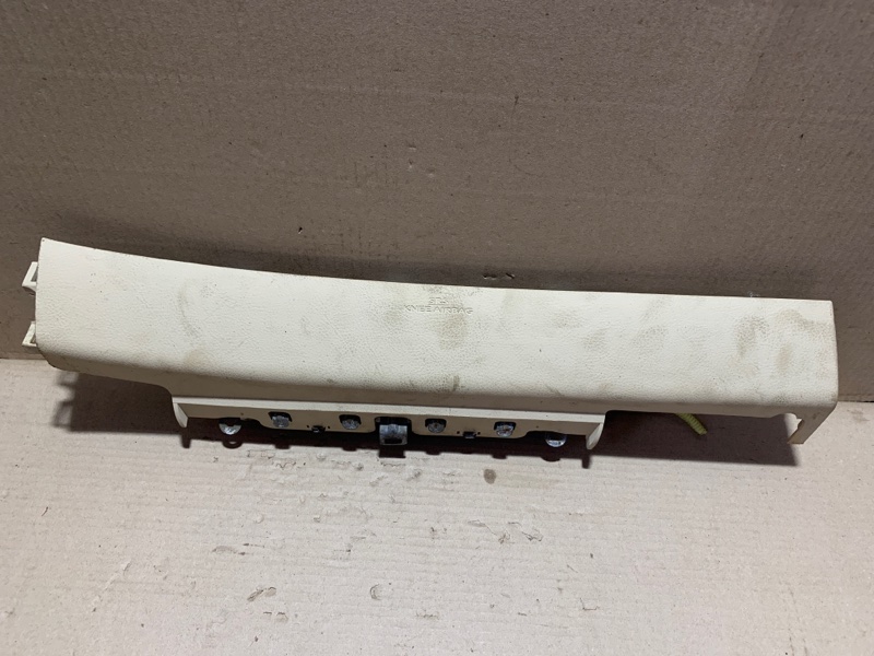 Подушка безопасности в колени правая LS460 06-12 2011 USF40 4.6