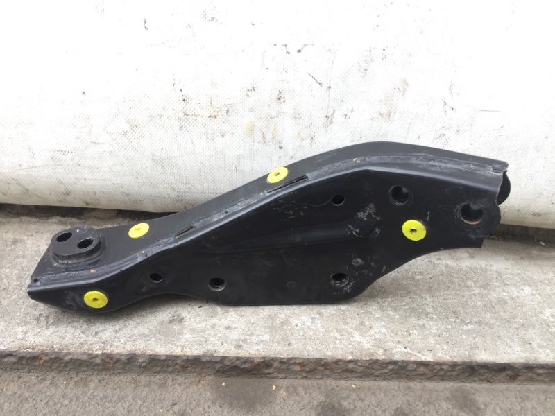 Крепление балки подвески переднее левое LS460 06-12 2011 USF40 4.6