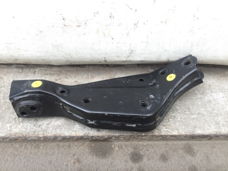 Крепление балки подвески переднее левое LEXUS LS460 06-12 2011 USF40 4.6 57306-50010 Б/У