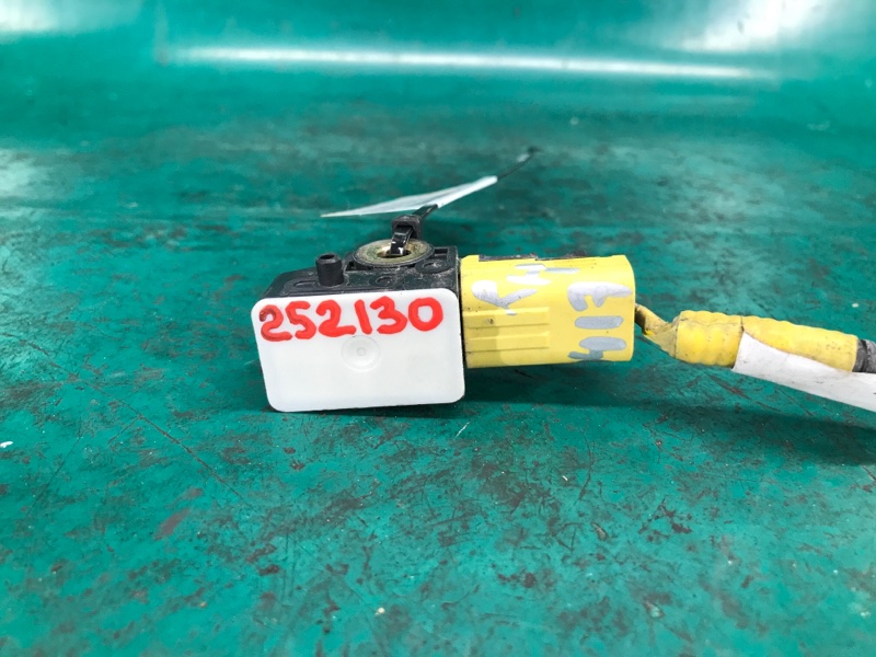 Датчик удара передний правый HONDA CIVIC 4D 06-11 2008 Седан R18A1 77930-SNA-C32 Б/У