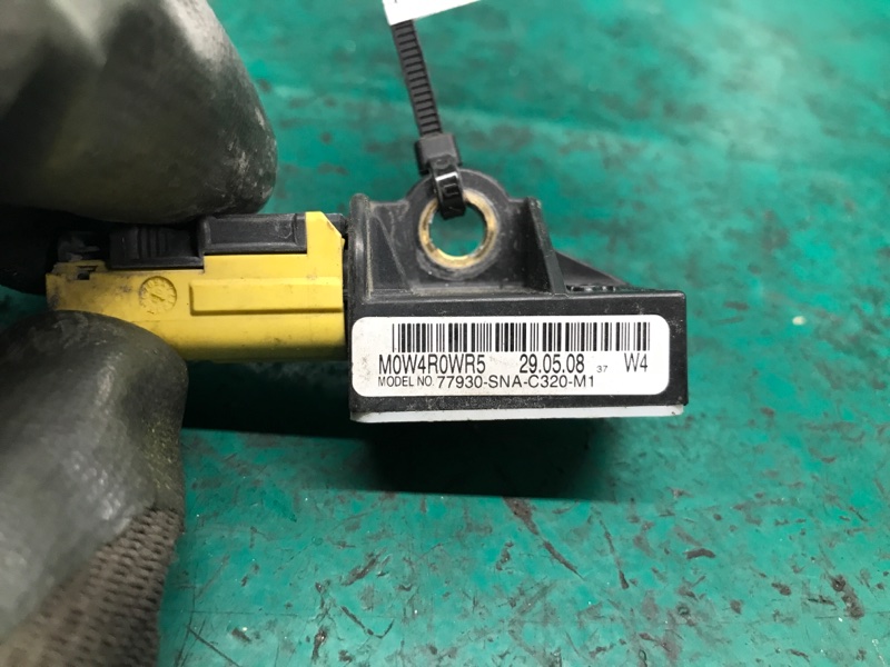 Датчик удара передний правый HONDA CIVIC 4D 06-11 Седан R18A1