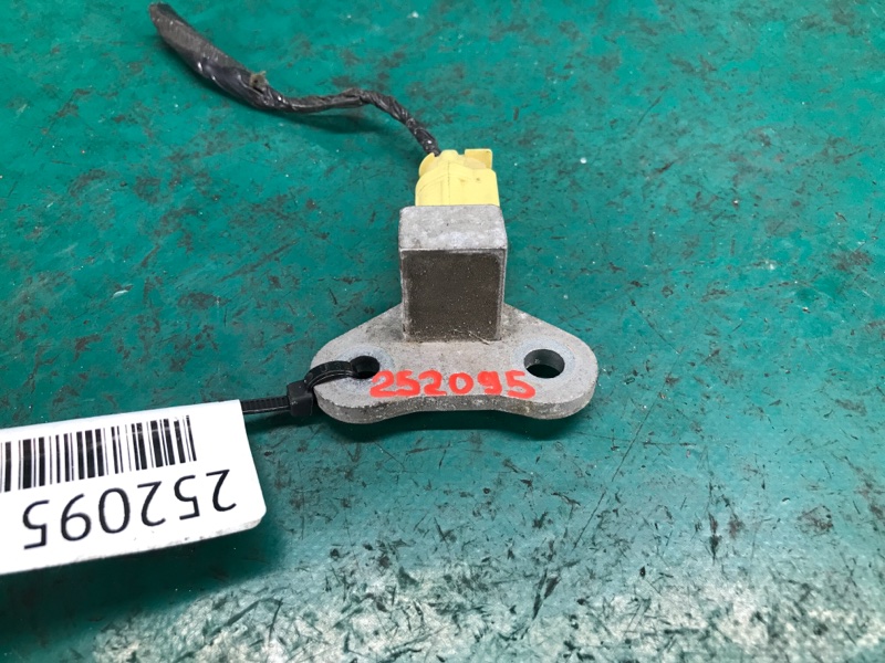 Датчик удара передний G25/G35/G37/Q40 06-14
