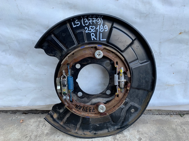 Тормозной механизм левый LEXUS LS460 06-12 2011 USF40 4.6 46504-50080 Б/У