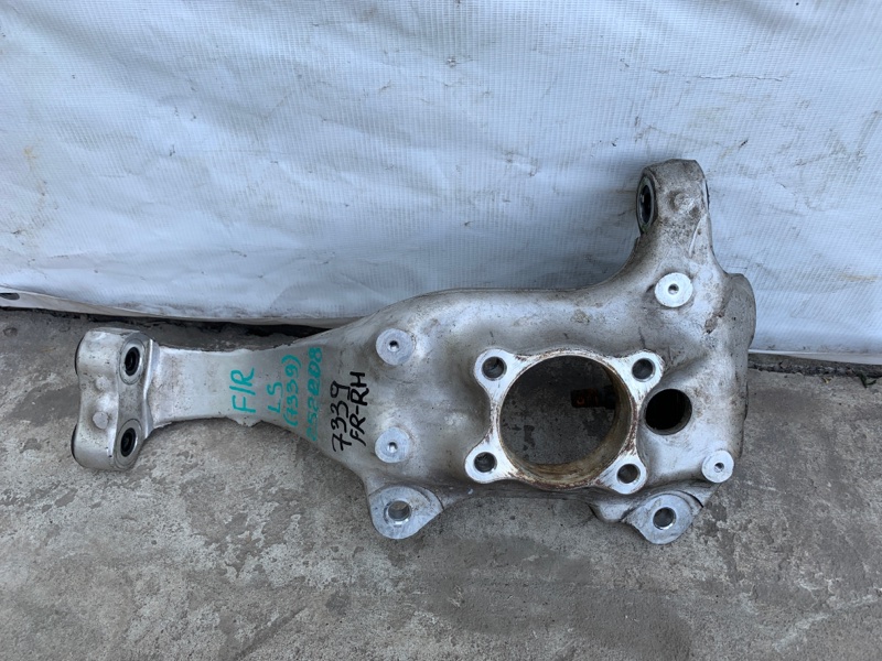 Кулак поворотный правый LEXUS LS460 06-12 USF40 4.6