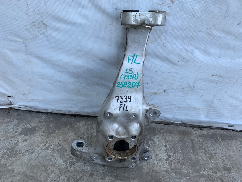 Кулак поворотный левый LS460 06-12 2011 USF40 4.6