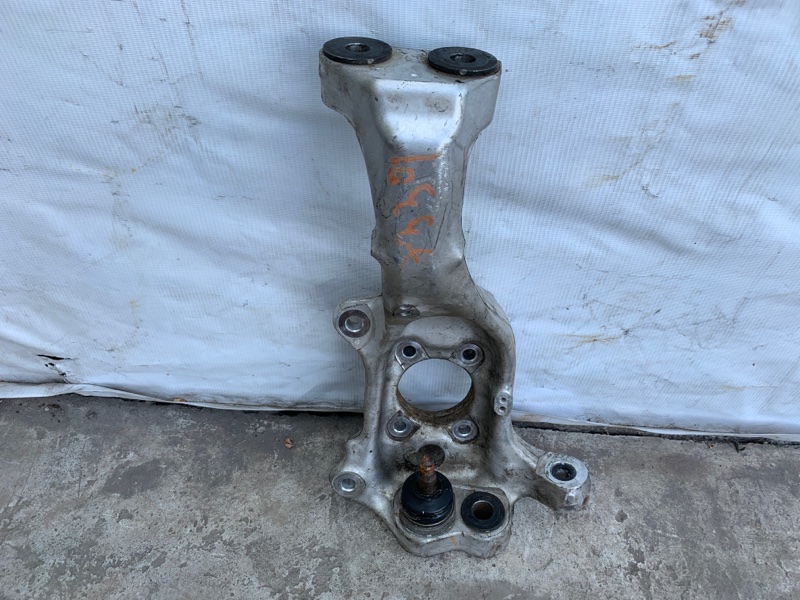 Кулак поворотный левый LS460 06-12 2011 USF40 4.6