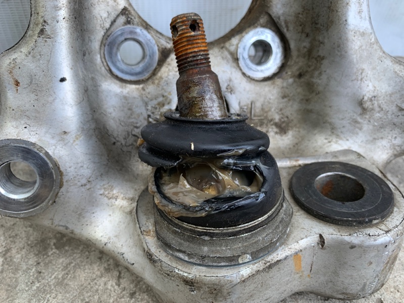 Кулак поворотный левый LS460 06-12 2011 USF40 4.6