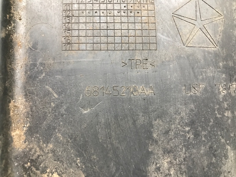 Дефлектор радиатора левый DART 12-16