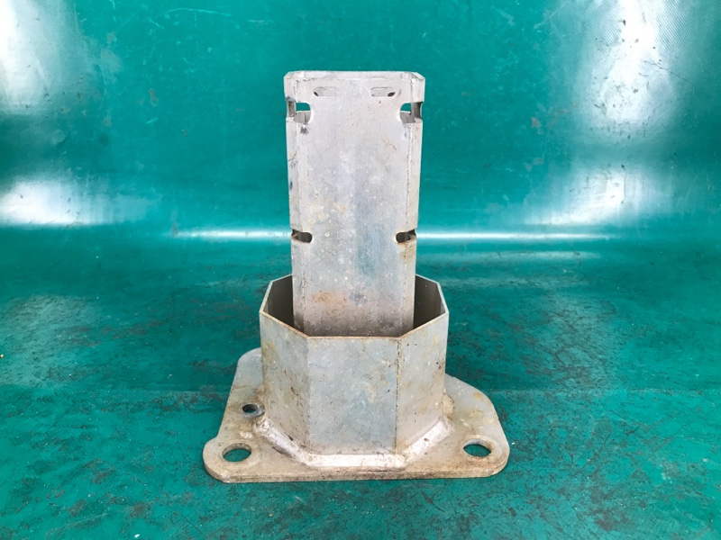 Кронштейн усилителя переднего бампера правый DART 12-16