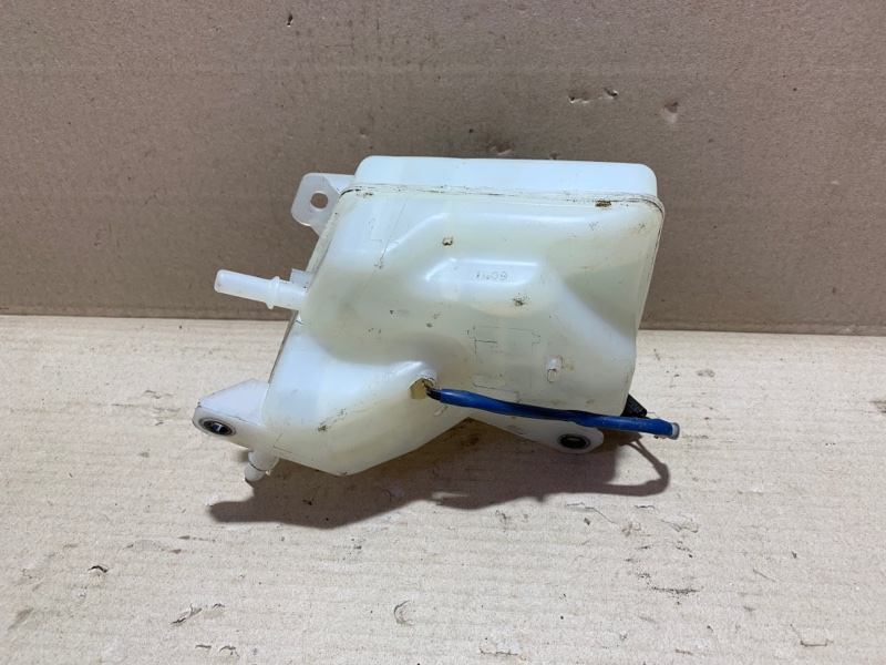 Бачок главного тормозного цилиндра LEXUS LS460 06-12 USF40 4.6