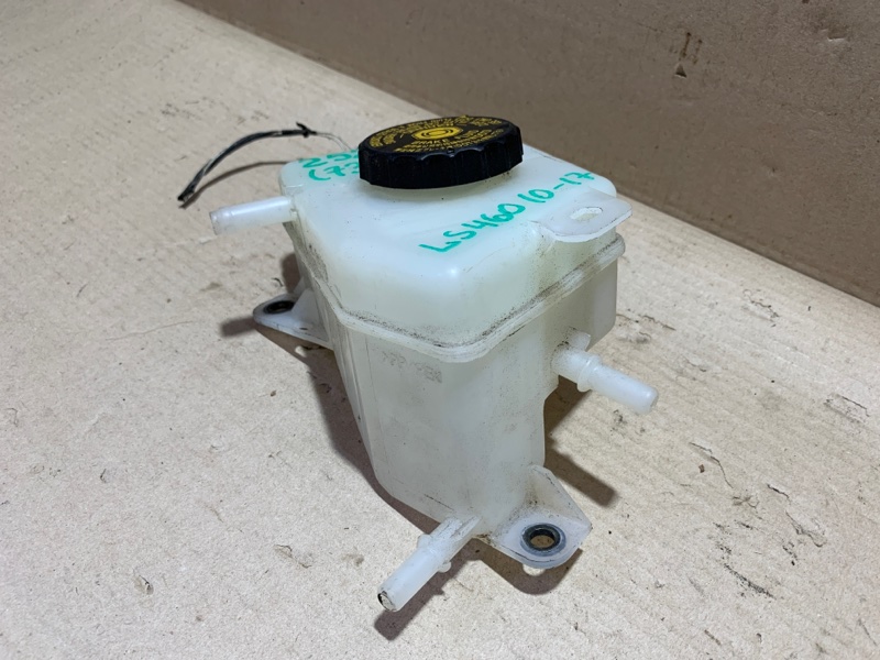 Бачок главного тормозного цилиндра LS460 06-12 2011 USF40 4.6