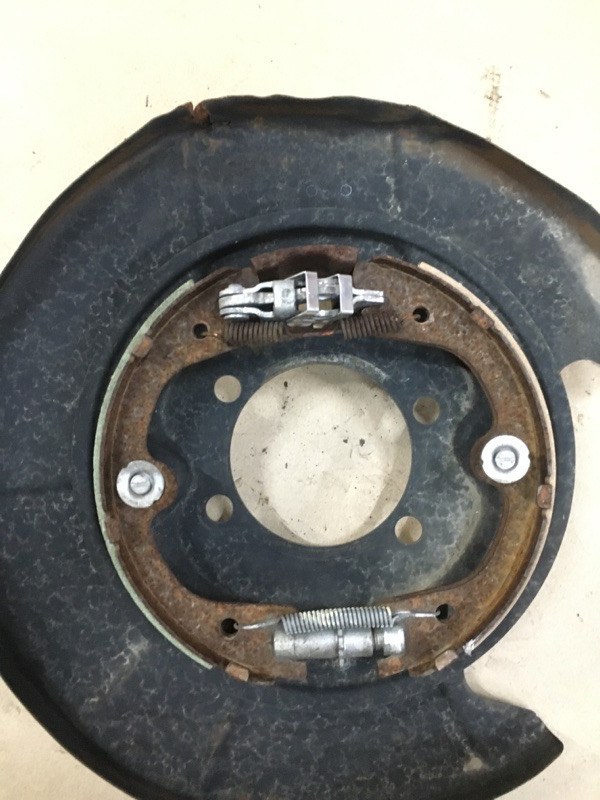 Тормозной механизм левый PATHFINDER R52 12-21 2014 R52 3.5 VQ35DE