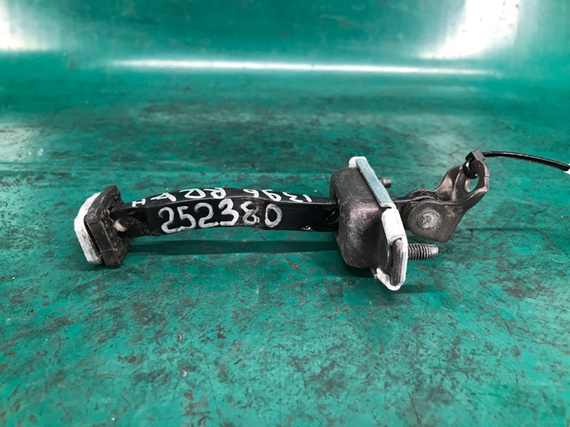 Запчасть ограничитель двери задний левый KIA SOUL PS 13-19 2016 PS 2.0 G4NC 79480-B2000 Б/У Ограничитель двери задний левый KIA SOUL PS 13-19 2016 PS 2.0 G4NC 79480-B2000 Б/У